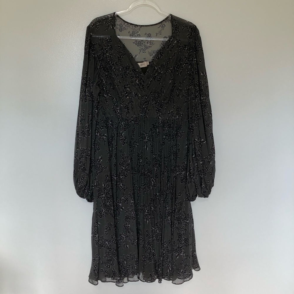 Fame & Partners The Landry Dress Green Black Floral Pleated 12